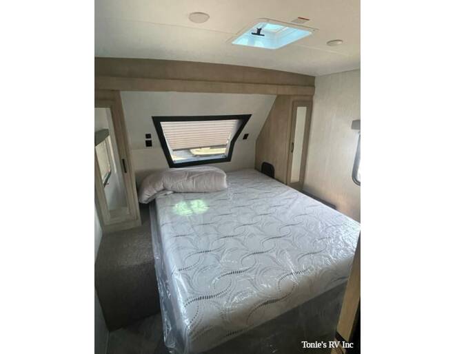 2023 Palomino SolAire Ultra Lite 243BHS Travel Trailer at Tonies RV STOCK# 8960 Photo 3